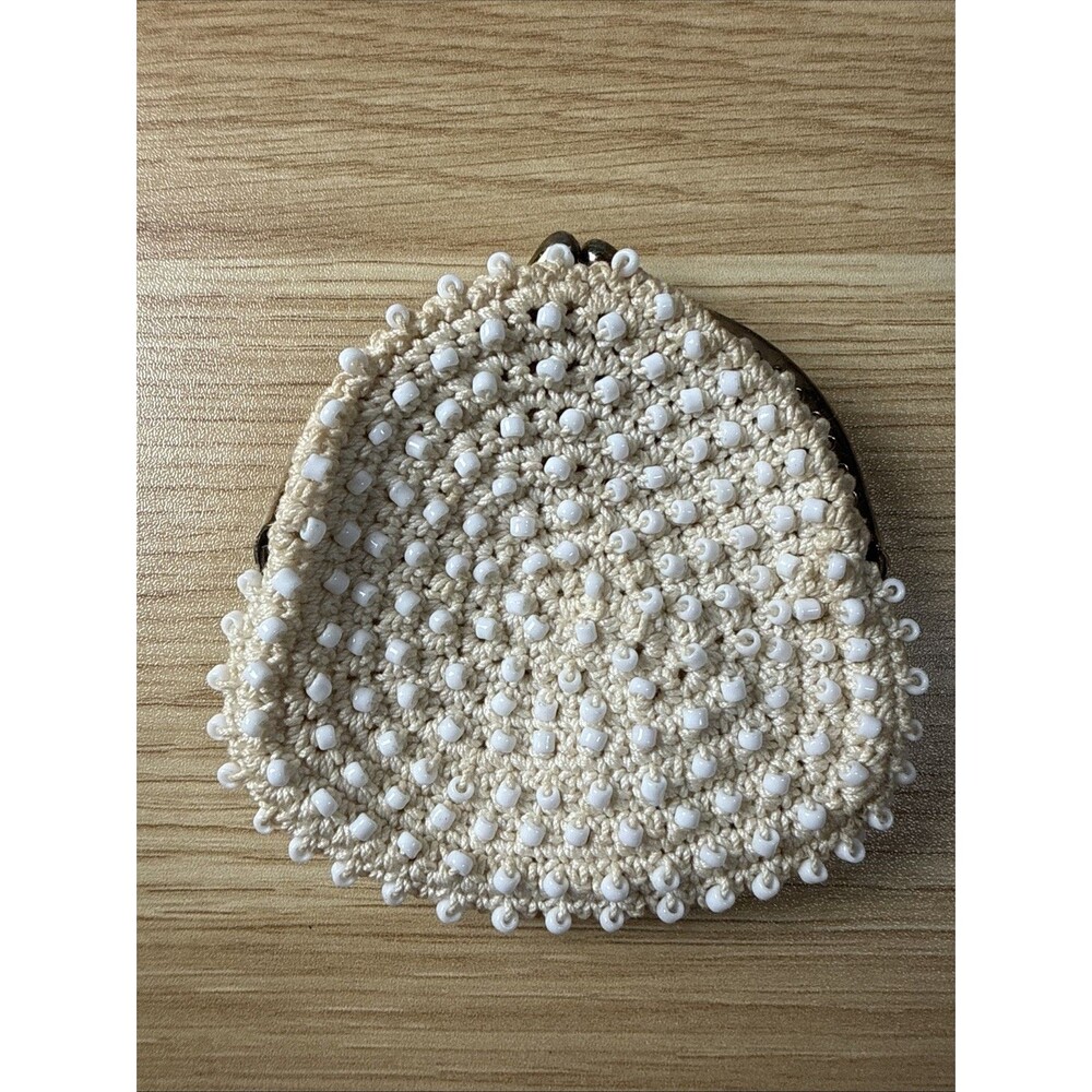 Vintage Crochet Beaded Coin Purse Kiss Lock Made In Japan White Cream 1950s MCM